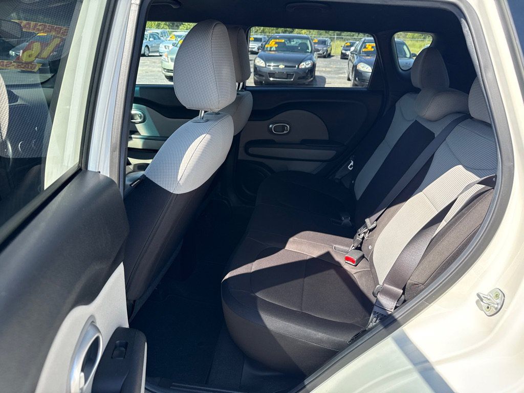 Used 2016 Kia Soul FWD image 13