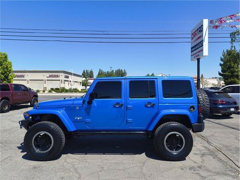 Used 2016 Jeep Wrangler Unlimited Sahara w/ Connectivity Group AWD/4WD image 17