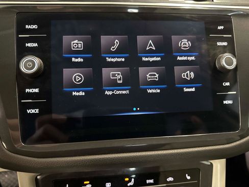 Certified 2022 Volkswagen Tiguan SE image 24