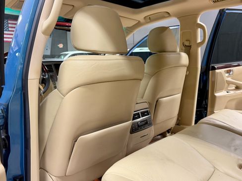 Used 2010 Lexus LX 570 4WD w/ Luxury Pkg image 29