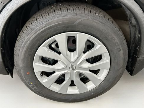 Used 2018 Nissan Rogue S AWD/4WD image 11