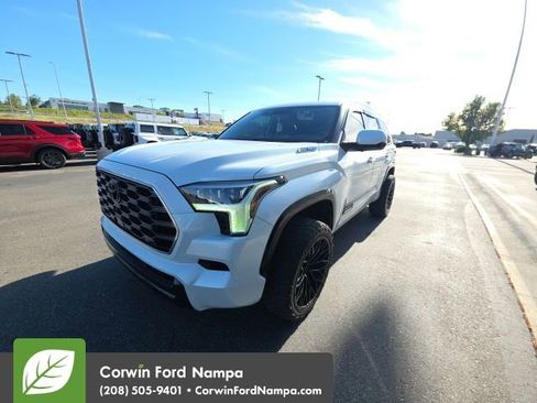 Used 2024 Toyota Sequoia Platinum AWD/4WD image 4