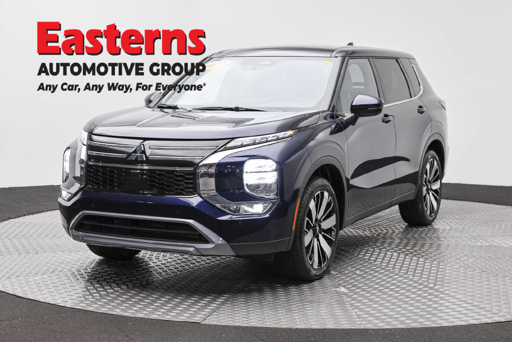 Used 2025 Mitsubishi Outlander SE FWD image 1