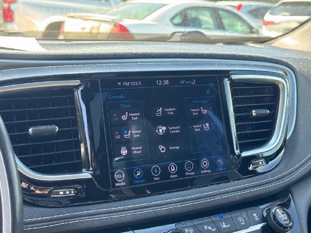 Used 2020 Chrysler Pacifica Limited w/ Advanced Safetytec Group FWD image 25