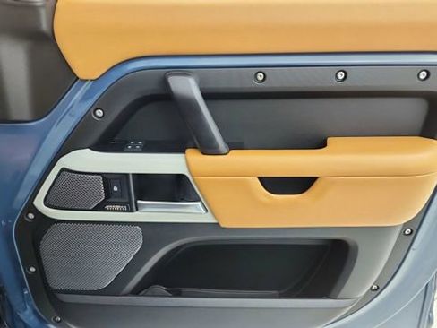 Used 2024 Land Rover Defender 110 SE image 26