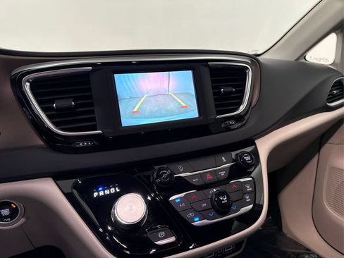 Used 2023 Chrysler Voyager LX FWD image 39