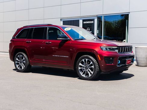Used 2023 Jeep Grand Cherokee Overland w/ Advanced Protech Group III AWD/4WD image 1