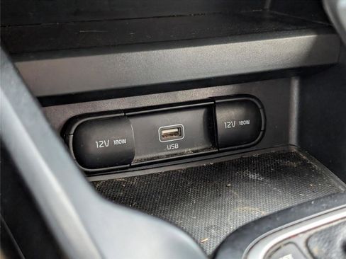 Used 2022 Kia Soul LX w/ Technology Package image 18