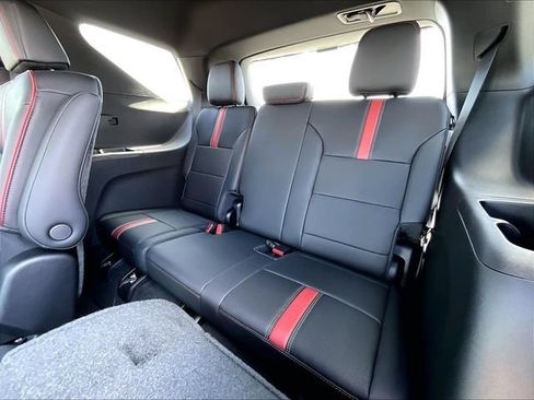 New 2027 Chevrolet Traverse RS w/ LPO, Floor Liner Package AWD/4WD image 28