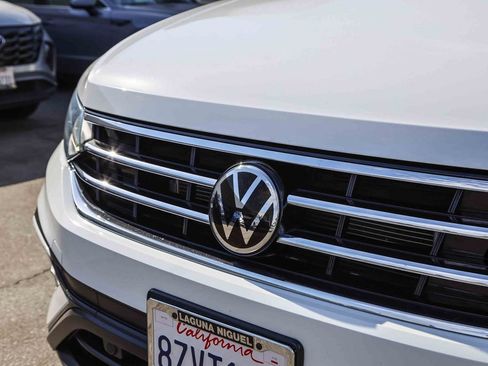 Used 2022 Volkswagen Tiguan SE FWD image 11