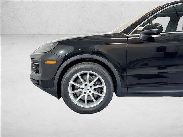 Used 2026 Porsche Cayenne AWD/4WD image 29
