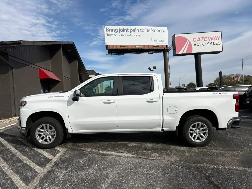 Used 2021 Chevrolet Silverado 1500 LT w/ Bed Protection Package AWD/4WD image 2