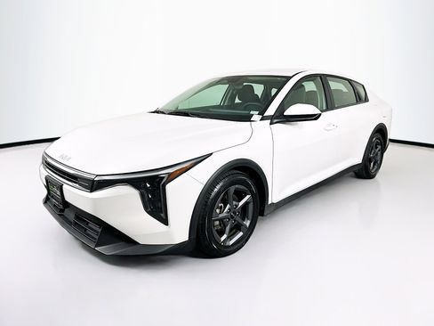 Used 2025 Kia K4 FWD image 3