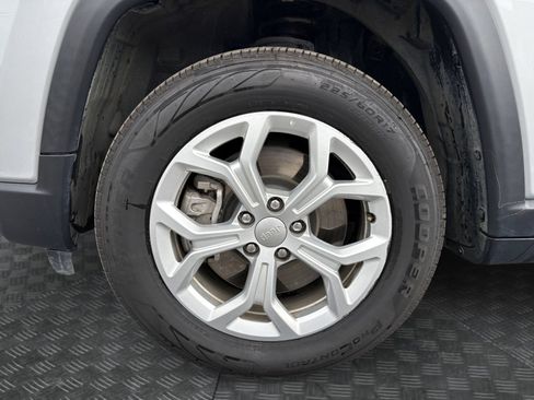 Used 2024 Jeep Compass Latitude AWD/4WD image 16