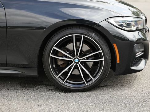 Used 2022 BMW 330i Sedan w/ M Sport Package RWD image 5