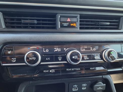 Used 2025 Honda Pilot EX-L image 9