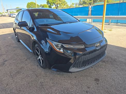Used 2021 Toyota Corolla LE FWD image 2