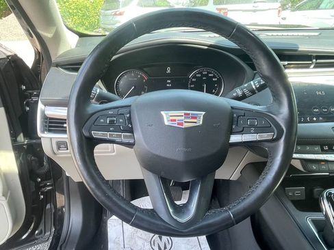 Used 2021 Cadillac XT4 Luxury w/ Cold Weather Package AWD/4WD image 15