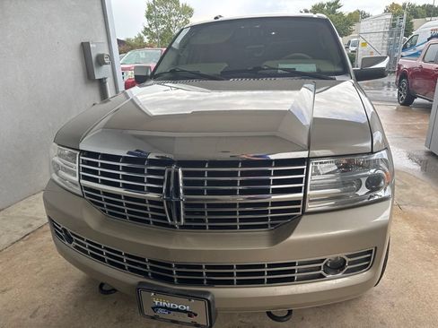 Used 2008 Lincoln Navigator 2WD image 2