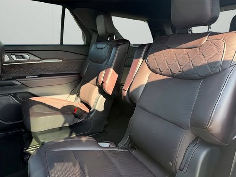 Used 2025 Ford Explorer Platinum w/ LUX Leather Package AWD/4WD image 13