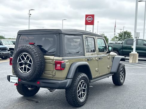 Used 2025 Jeep Wrangler Unlimited Rubicon w/ Technology Group AWD/4WD image 3