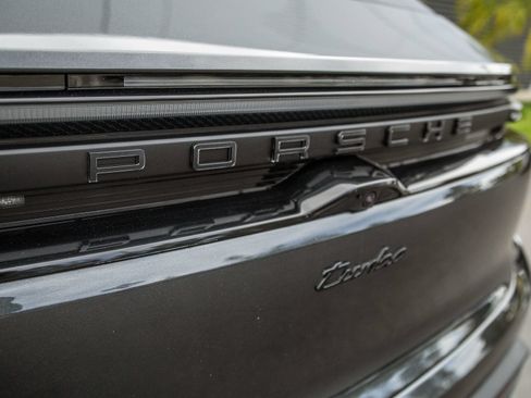 Certified 2025 Porsche Macan Turbo Electric AWD/4WD image 24