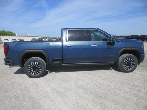 New 2026 GMC Sierra 2500 Denali Ultimate image 3