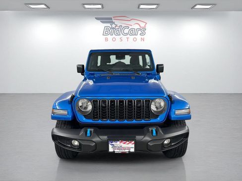 Used 2024 Jeep Wrangler Unlimited w/ Convenience Group AWD/4WD image 2