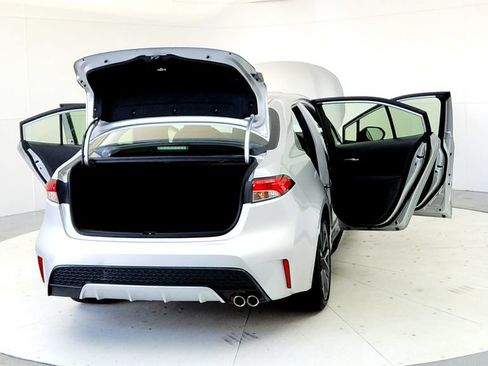 Certified 2021 Toyota Corolla SE w/ SE Premium Package FWD image 11
