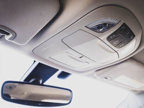 Used 2020 Chrysler Pacifica Touring-L image 21