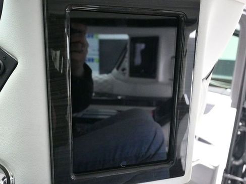 Used 2020 Cadillac Escalade ESV Platinum w/ Escalade Sport Edition image 27