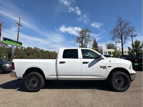 Used 2022 RAM 1500 Classic SLT image 9