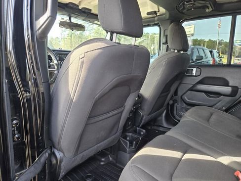 Used 2020 Jeep Wrangler Unlimited Sahara image 19