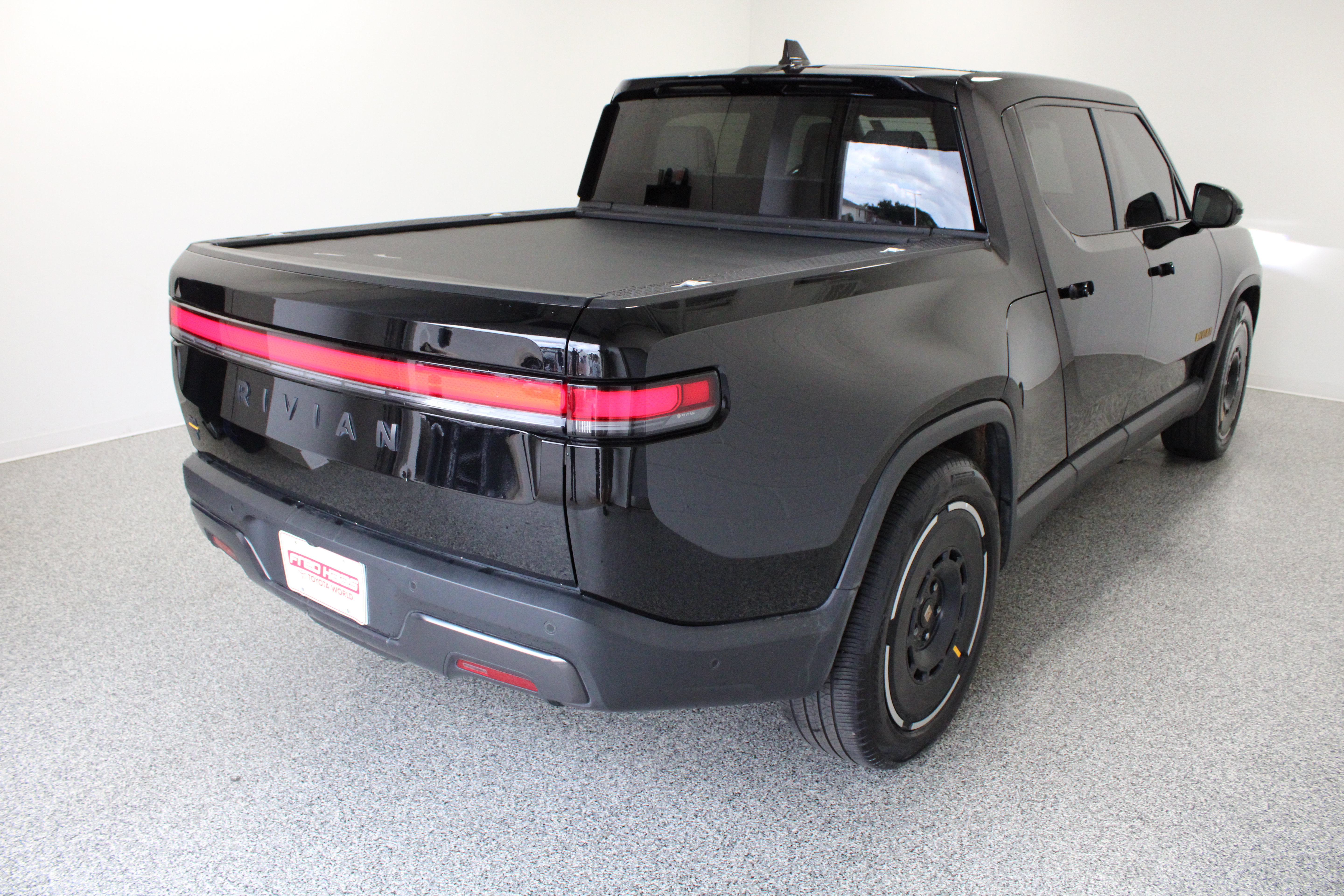 Used 2025 Rivian R1T Premium Tri AWD/4WD image 7