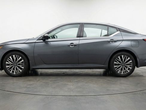 Used 2025 Nissan Altima 2.5 SV image 5