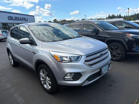 Used 2019 Ford Escape SE FWD image 1