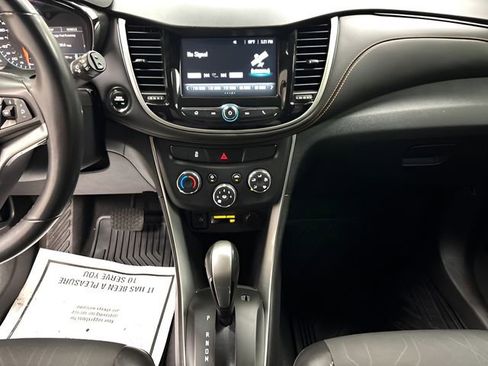 Used 2017 Chevrolet Trax LT w/ LT Convenience Package image 18