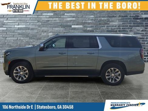 Used 2023 Chevrolet Suburban Premier AWD/4WD image 2