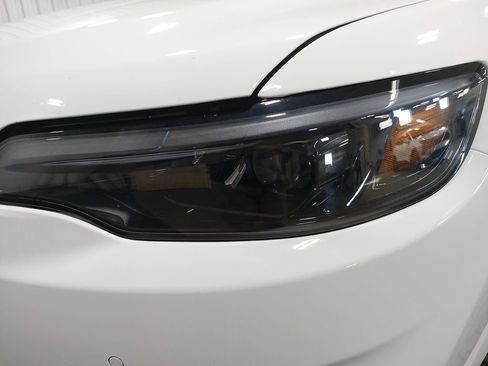 Used 2019 Jeep Cherokee Overland w/ Technology Group image 31