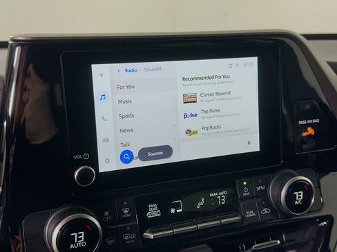 Used 2024 Toyota Highlander LE image 29