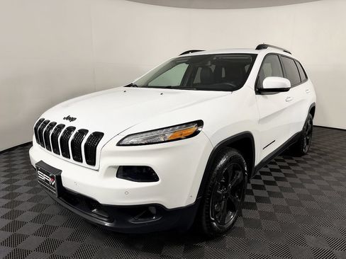 Used 2018 Jeep Cherokee Limited w/ Technology Group AWD/4WD image 2