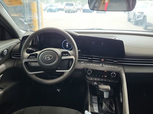 Used 2023 Hyundai Elantra SEL w/ Convenience Package FWD image 9