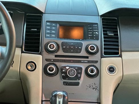 Used 2016 Ford Taurus SE image 10