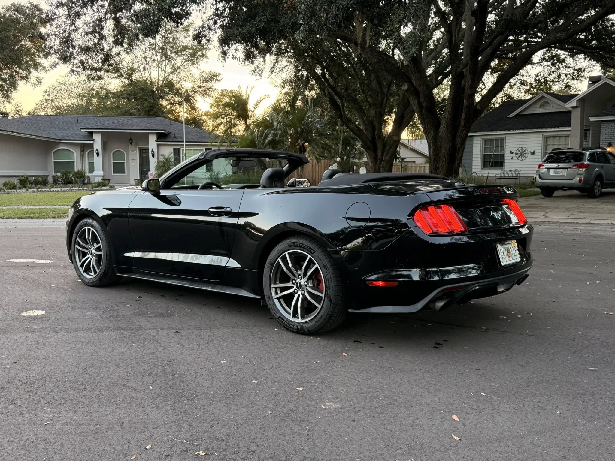 Used 2017 Ford Mustang Premium RWD image 9