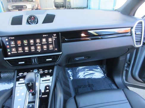 Used 2023 Porsche Cayenne image 49