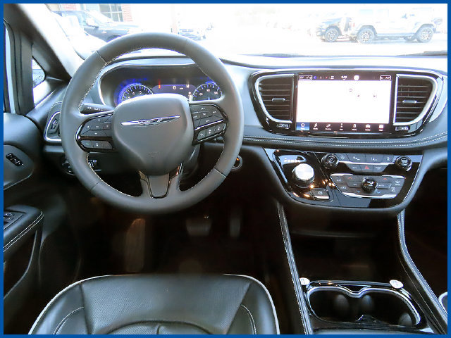 Used 2026 Chrysler Pacifica Limited w/ S Appearance Package FWD image 12