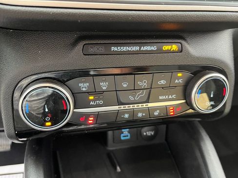 Used 2022 Ford Escape SEL w/ Technology Package image 32