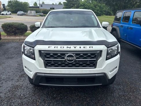 Used 2023 Nissan Frontier SV w/ SV Convenience Package AWD/4WD image 2