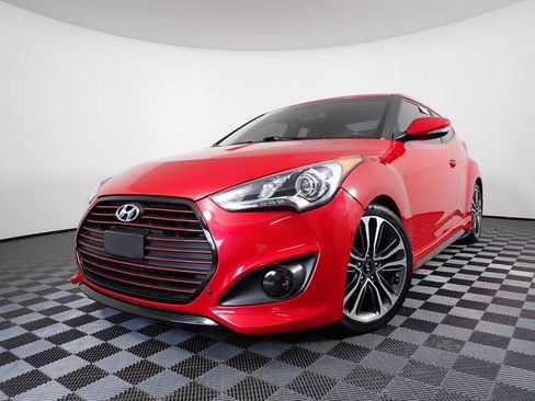 Used 2016 Hyundai Veloster Turbo FWD image 2