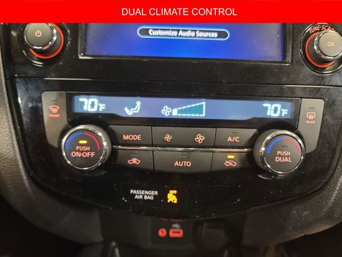 Used 2019 Nissan Rogue SV image 15